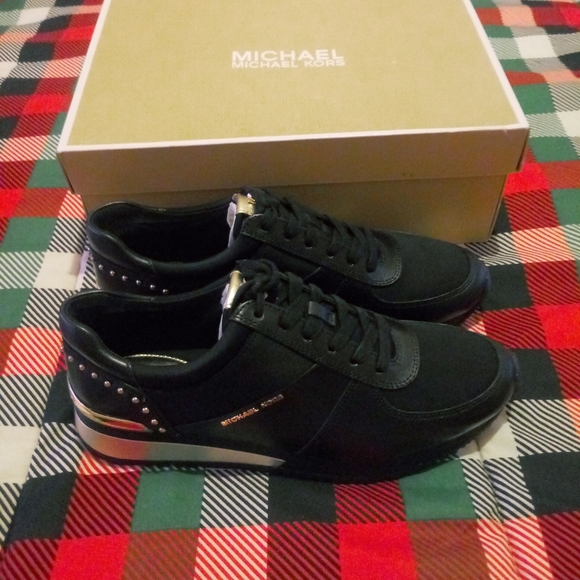 Michael Kors Allie Wrap Trainer - Picture 3 of 12